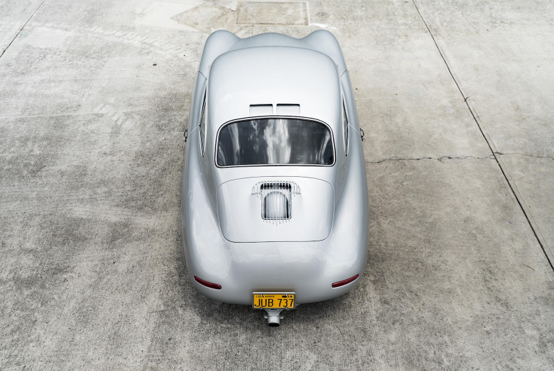 Illustration for article titled Dean Jeffries' Custom Porsche 356 Is An Ugly Car I Can't Help But Love